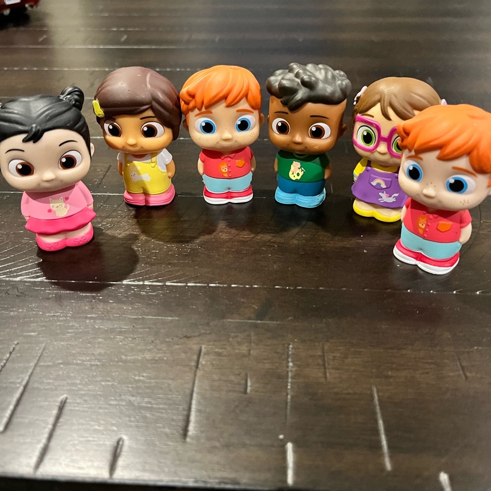 Coco Melon Friends Colorful Kids Toy Figures Set 6 friends